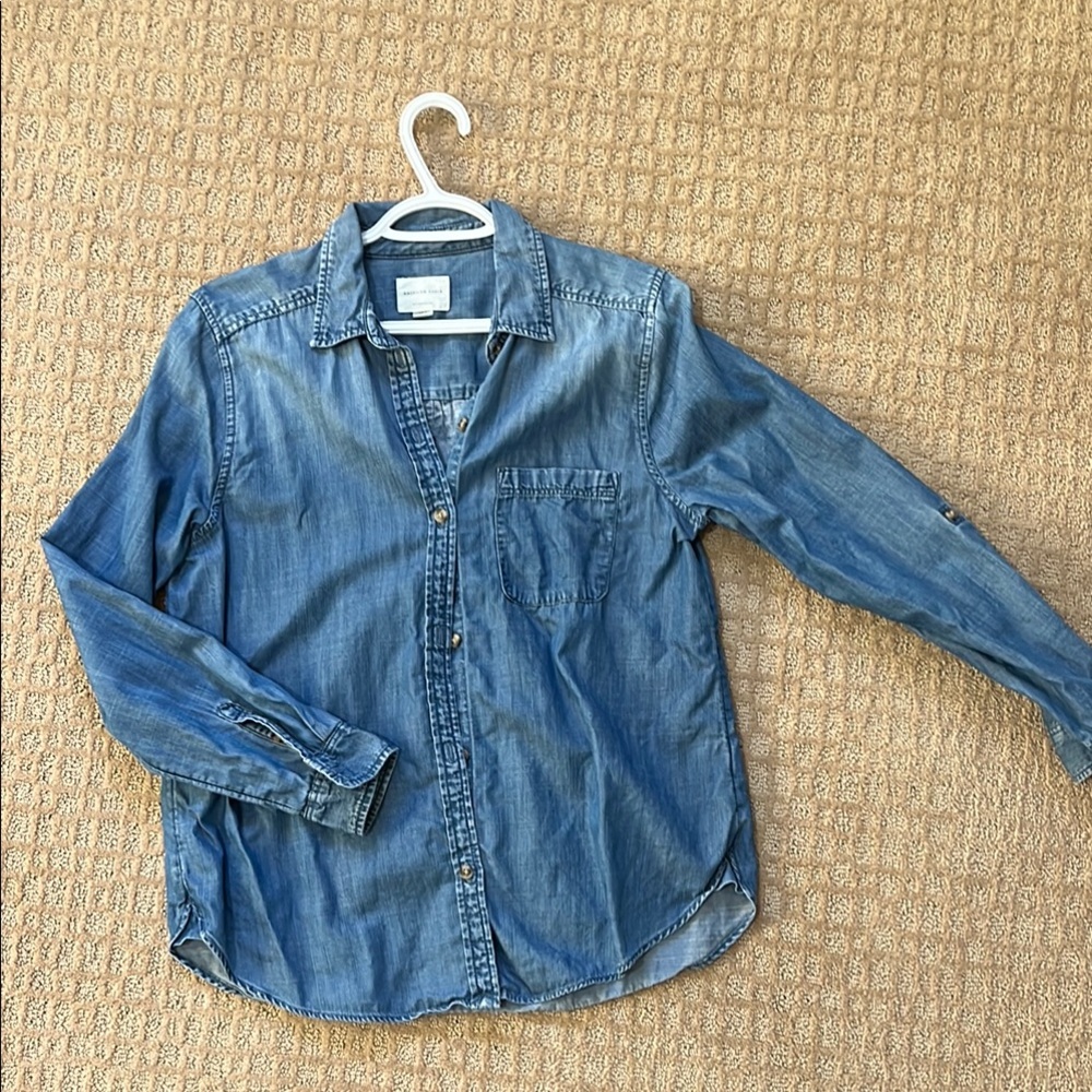 American Eagle boyfriend cut Denim Button-Up Shirt